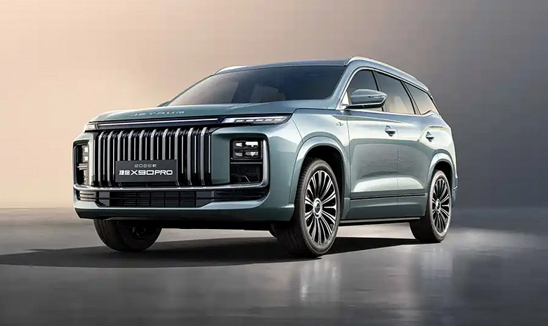 Большой семейный кроссовер с пожизненной гарантией &mdash; 136 тыс. юаней (1,5 млн рублей). В Китае представлен Jetour X90 Pro 2026